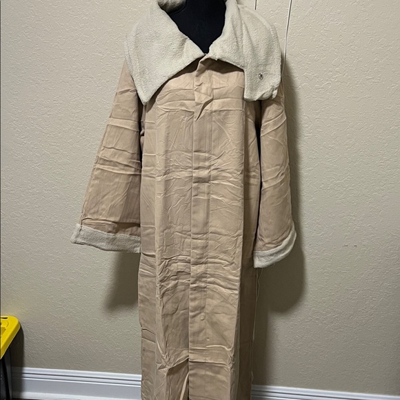 Jackets & Blazers - Women's Tan Coat with Shearling Collar